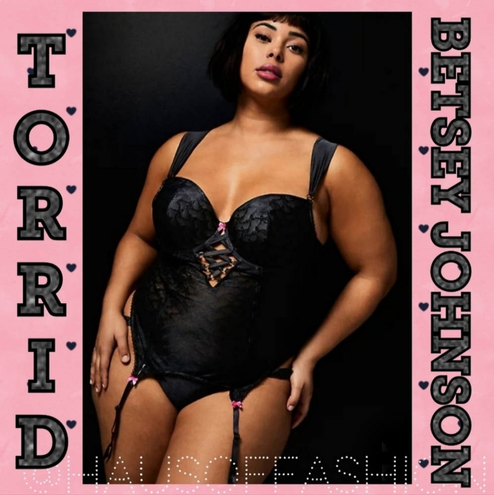 BETSEY JOHNSON Limited Edition TORRID Black Pink Bow Lace Bustier! 🎀